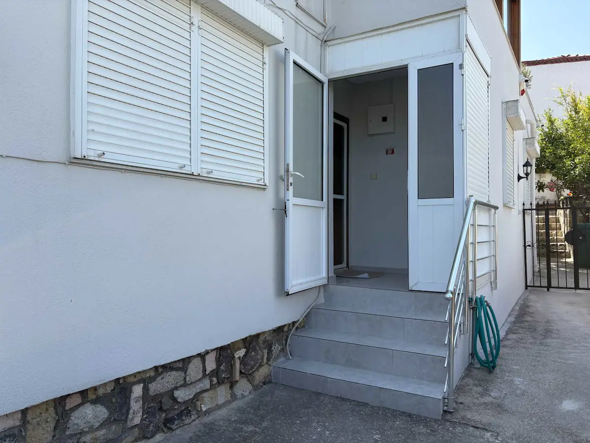 ALAÇATI MERKEZDE 3+1 | 120 M² NET | GİRİŞ KAT | 3 CEPHELİ KİRALIK DAİRE