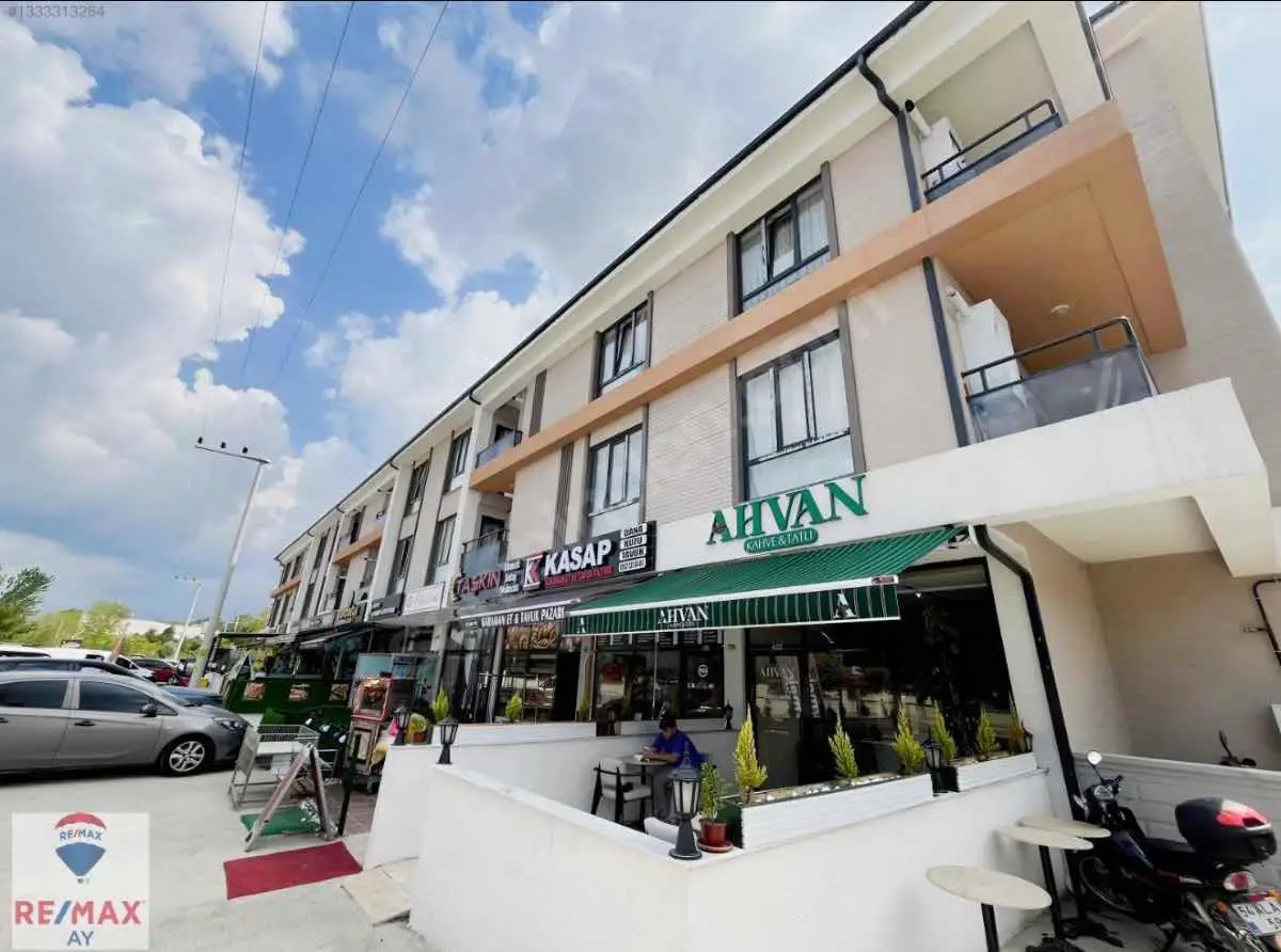 MÜKEMMEL KONUM SİTE İÇİ ÜST KAT GENİŞ 1+1 DAİRE