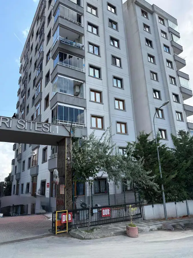ÜMRANIYE IHLAMUR EVLERİ"NDE SATILIK 3+1 DAİRE