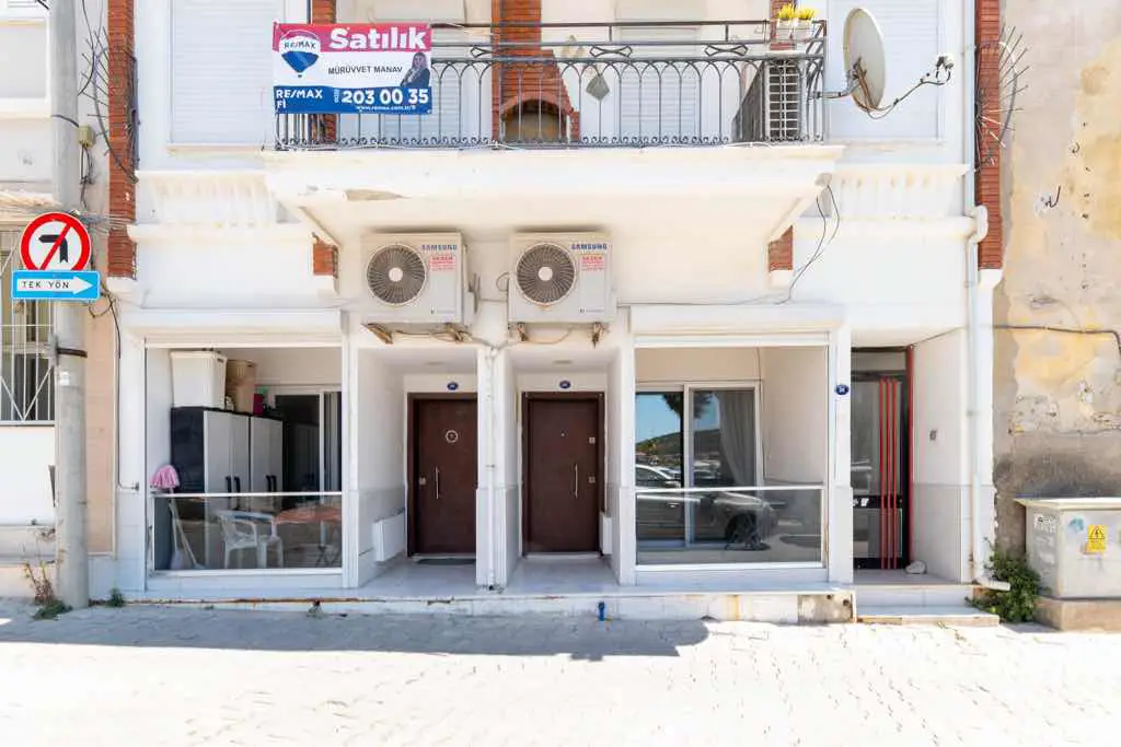 ÇEŞME MERKEZDE DENİZ MANZARALI EŞYALI KİRALIK 1+1 DAIRE