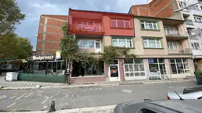 RE/MAX İNCİ'DEN ÇARŞI MERKEZDE ALTIEYLÜL İLKOKULU YANINDA 2+1 KİRALIK DAİRE 