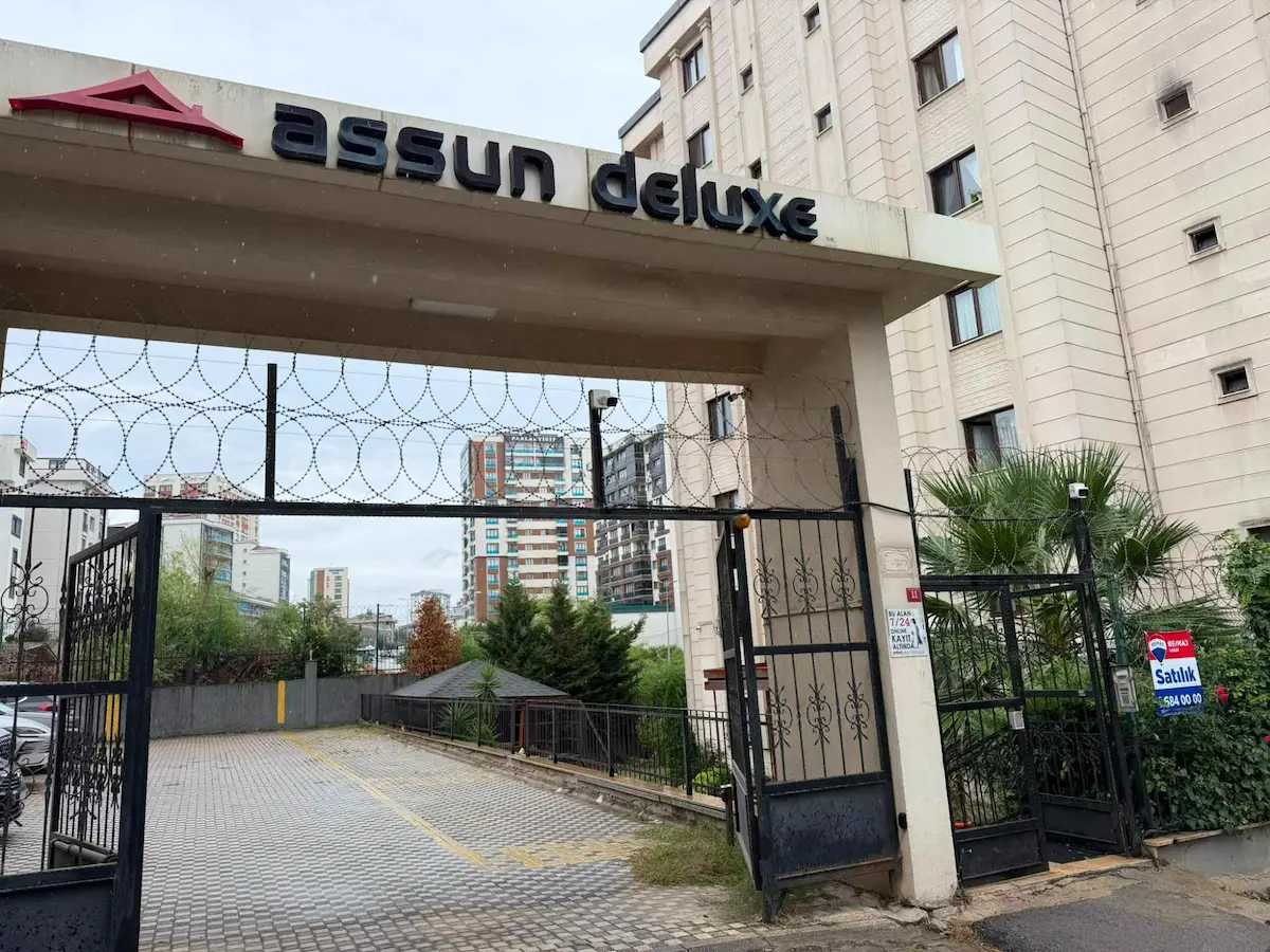 AYDINLI'DA AÇIK OTOPARKLI EBEVEYN BANYOLU 3+1 İSKANLI SATILIK DAİRE