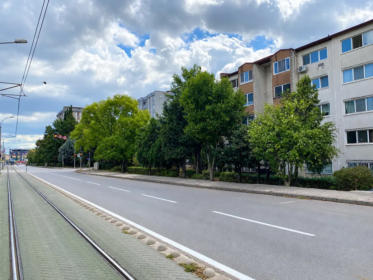 YAHYAKAPTAN NECİP FAZIL CADDESİNDE BAKIMLI KİRALIK DAİRE