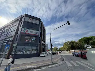 SAMSUN CANİK’TE SIFIR BİNADA 150 M² NET, ÇİFT CEPHELİ (KUZEY-GÜNEY) KİRALIK OFİS