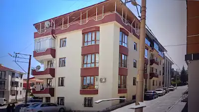 KÜTAHYA GEDİZ SAYGILAR MAHALLESINDE SATILIK 3+1 ARA KAT BALKONLU GENİŞ DAİRE