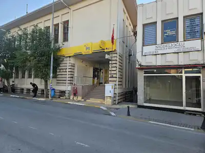 AYVALIK MERKEZDE ANA CADDE ÜZERINDE SATILIK GİRİŞ KAT DÜKKAN