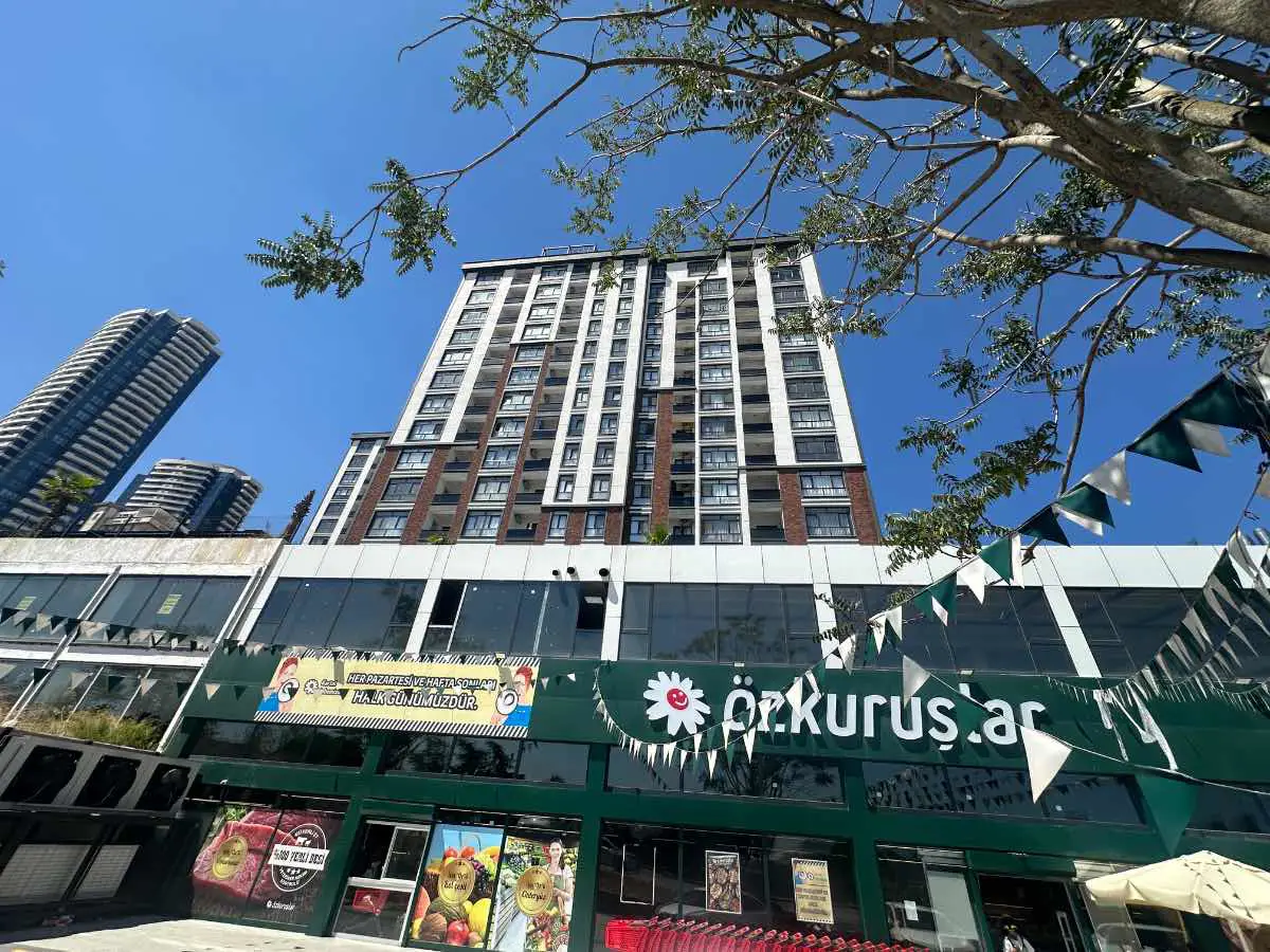 YAYLAPARK SİTESİ'NDE SATILIK 1+1 BOŞ DAİRE