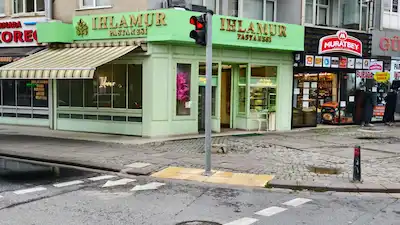 ÜMRANİYE ÇARŞI METRO YAKININDA DEVREN KİRALIK KÖŞE DÜKKAN-İŞYERİ