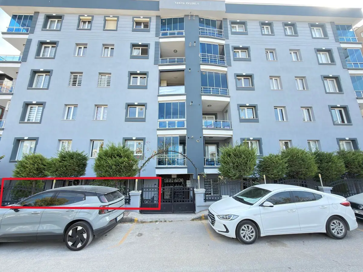 BUCA BATI ÇIKIŞINA YAKIN | 3+1 | ÖNÜ AÇIK | KENDİNE AİT OTOPARK