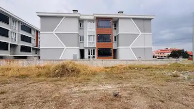 REMAX DEM'DEN CUMHURIYET MAH.CADDE ÜZERİ KİRACILI SATILIK 1+1 DAİRE
