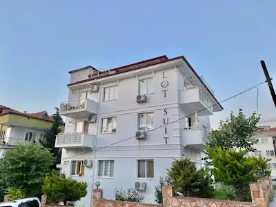 REMAX MODEL BAĞBAŞI ANA YOLA YAKIN 1+1 FULL EŞYALI SATILIK APART