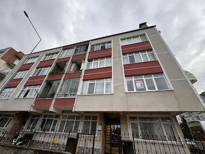 CUMHURİYET MAHALLESİNDE TRAMVAYA CEPHE KİRALIK 2+1 KİRALIK DAİRE