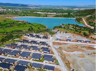 TEFENNI ZAFER'DE SATILIK 417M² KÖŞE PARSEL VILLA ARSASI
