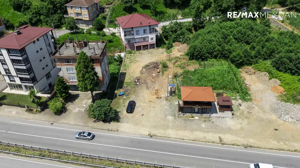 OF UZUNGÖL YOLU ÜZERİNDE TİCARİ POTANSİYELLİ YATIRIMLIK ARSA