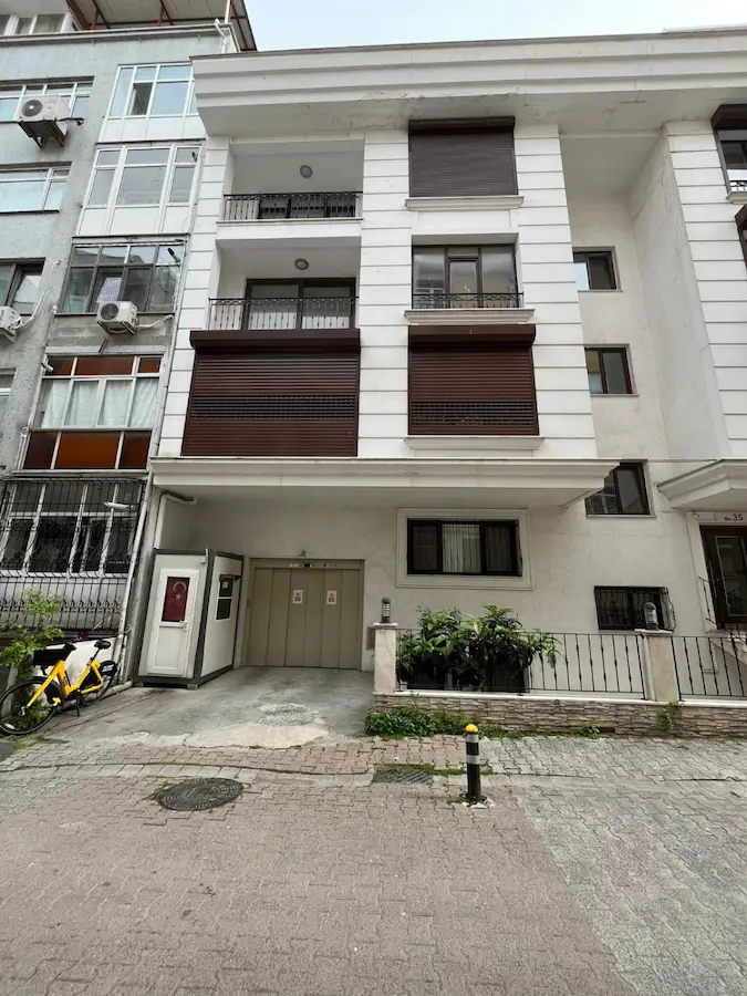 BAKIRKÖY,DE MARMARAYA YAKIN KİRALIK DAİRE!