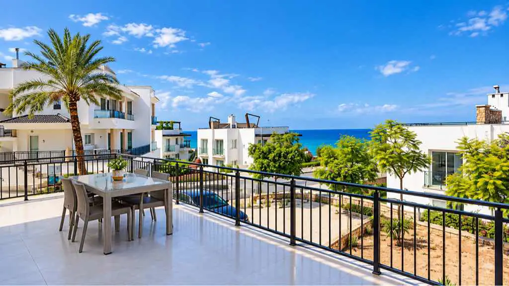 🏡 GİRNE BAHÇELİ’DE DENİZ MANZARALI LÜKS 3+1 KİRALIK DAİRE