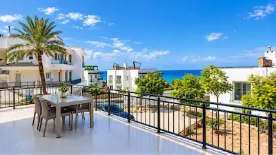 🏡 GİRNE BAHÇELİ’DE DENİZ MANZARALI LÜKS 3+1 KİRALIK DAİRE
