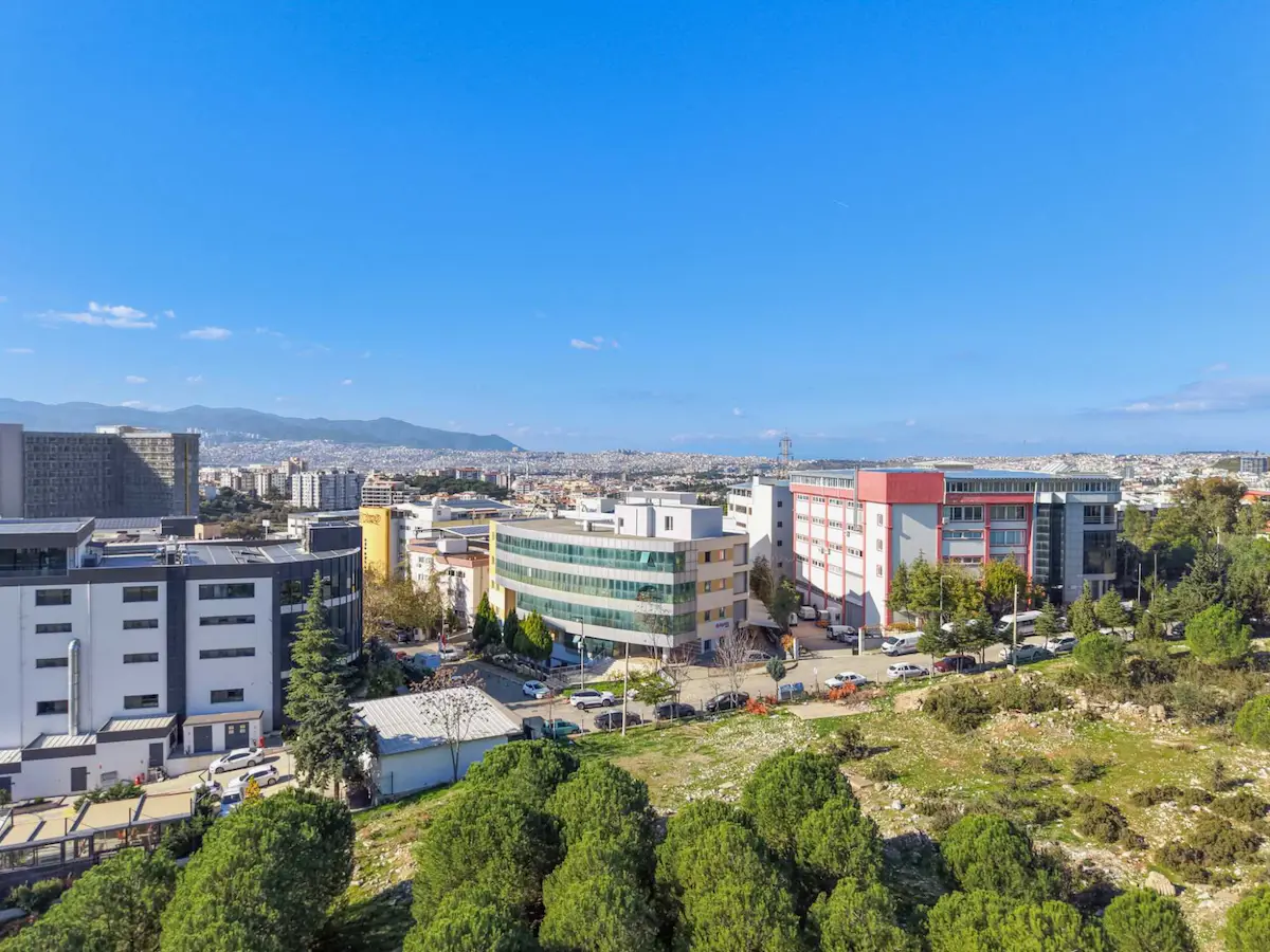 BUCA BEGOS 1. BÖLGEDE 1.250 M² KİRALIK FABRİKA / DEPOLAMA KATI