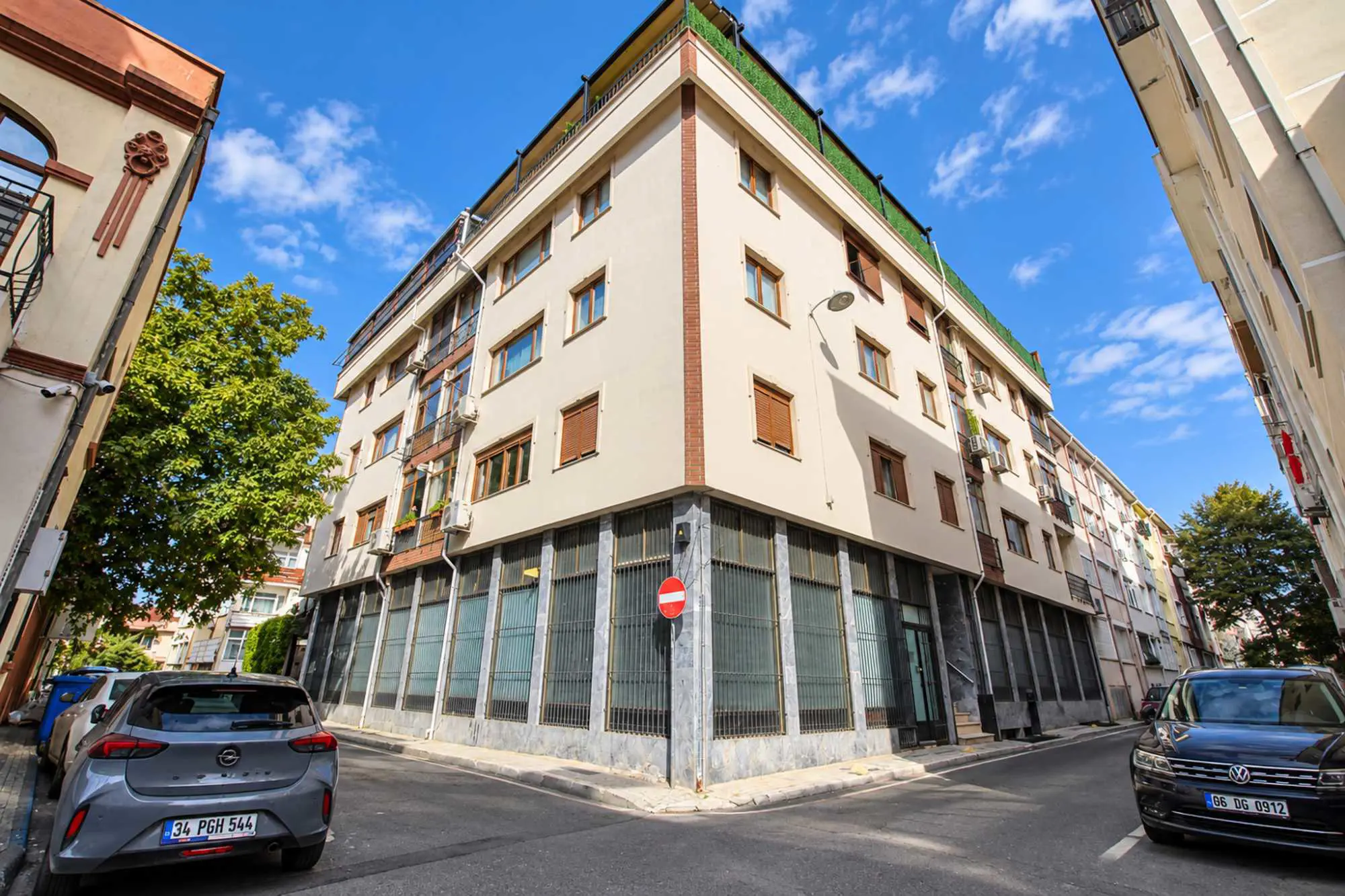 ÜSKÜDAR'DA METRO VE CAPITOL AVM'YE YAKIN 135 M² 3+1 DAİRE