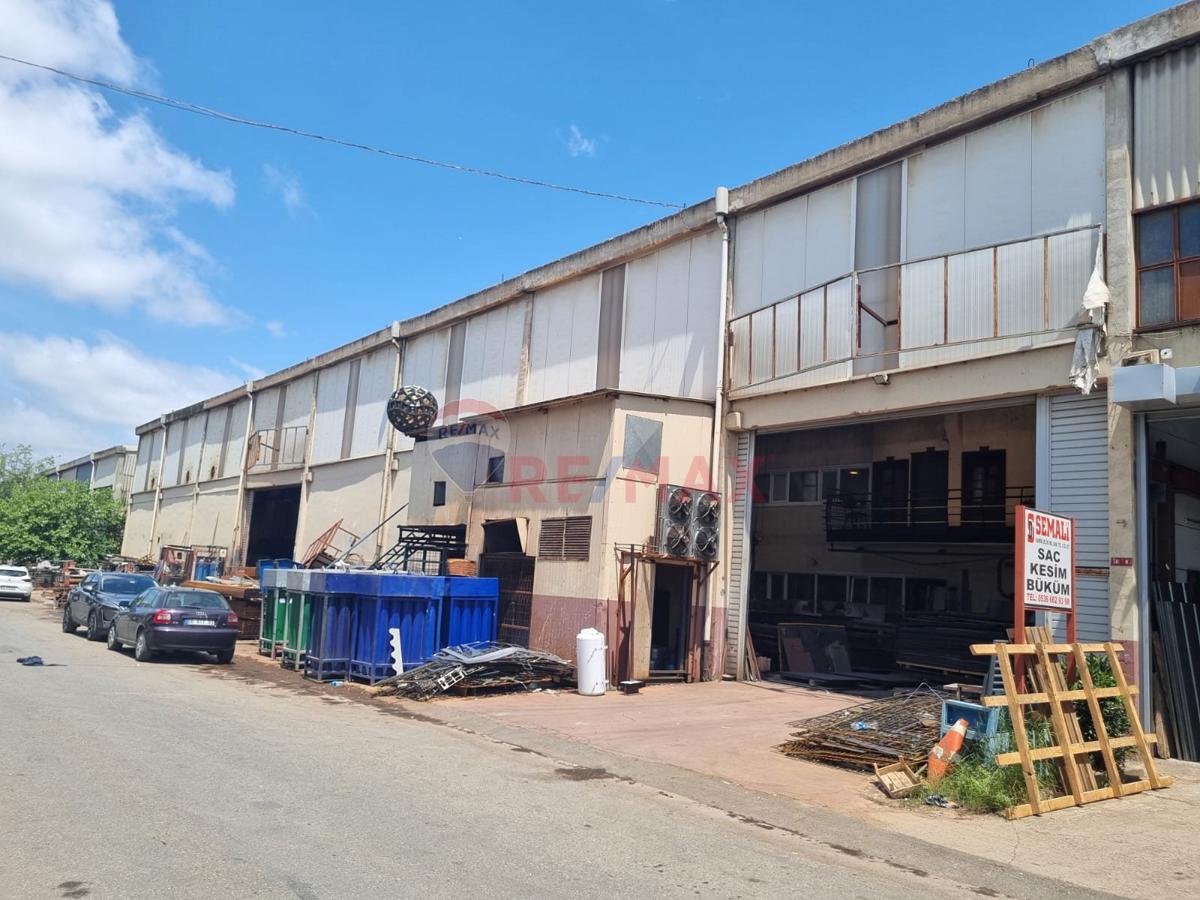 DUDULLU OSB DES SANAYİ SİTESİ 800 m2 TABAN CEPHELİ FIRSAT DÜKKAN