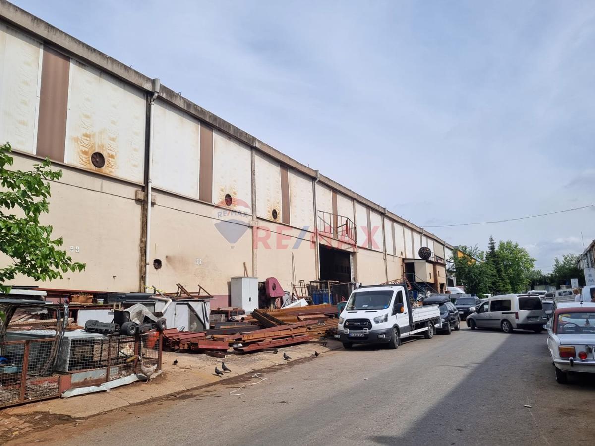 DUDULLU OSB DES SANAYİ SİTESİ 800 m2 TABAN CEPHELİ FIRSAT DÜKKAN