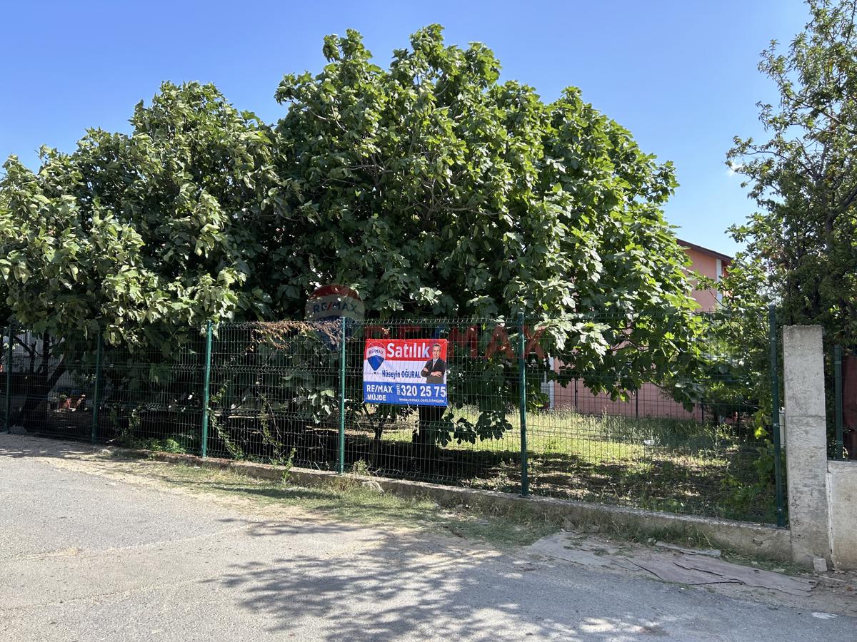 BÜYÜKÇEKMECE KAMİLOBADA E-5'E YAKIN SATILIK 3KAT  KONUT İMARLI ARSA