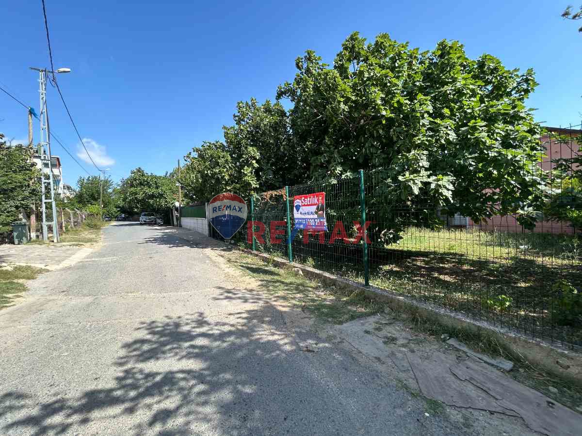 BÜYÜKÇEKMECE KAMİLOBADA E-5'E YAKIN SATILIK 3KAT  KONUT İMARLI ARSA