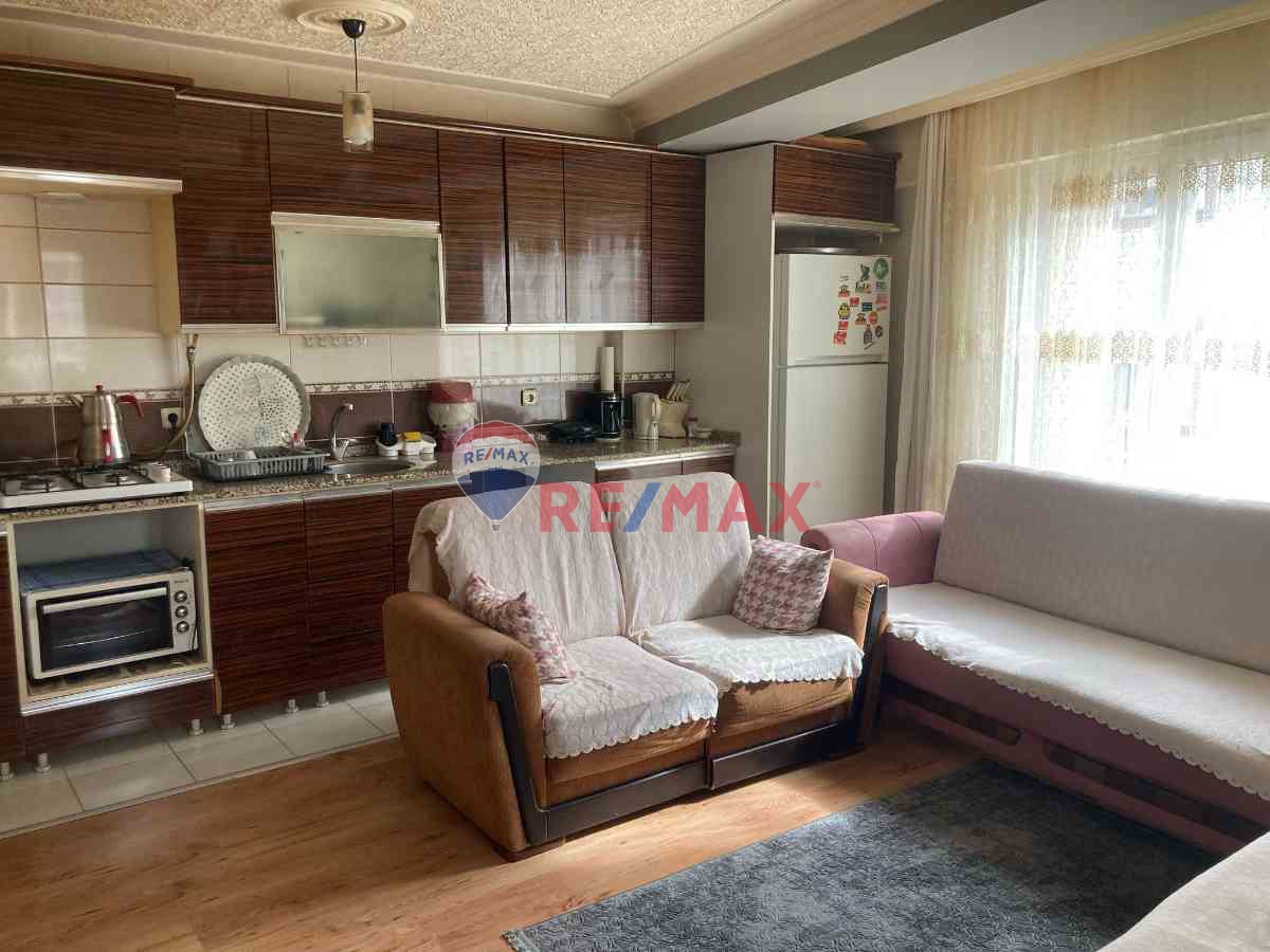 KURUÇEŞME 'DE GENIŞ VE KORIDORLU 1+1 SATILIK DAIRE