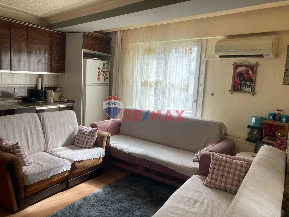 KURUÇEŞME 'DE GENIŞ VE KORIDORLU 1+1 SATILIK DAIRE