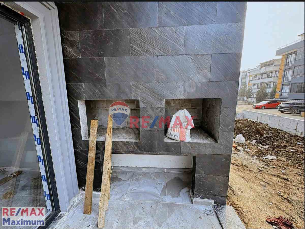 REMAX MAXİMUM'DAN KARTEPE KENT MEYDANINDA SATILIK 4+1 VİLLA