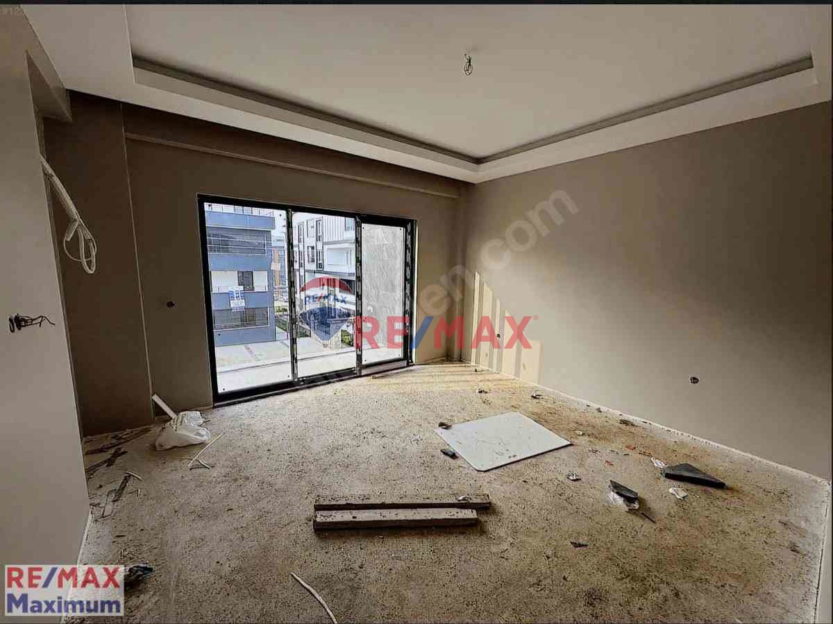 REMAX MAXİMUM'DAN KARTEPE KENT MEYDANINDA SATILIK 4+1 VİLLA