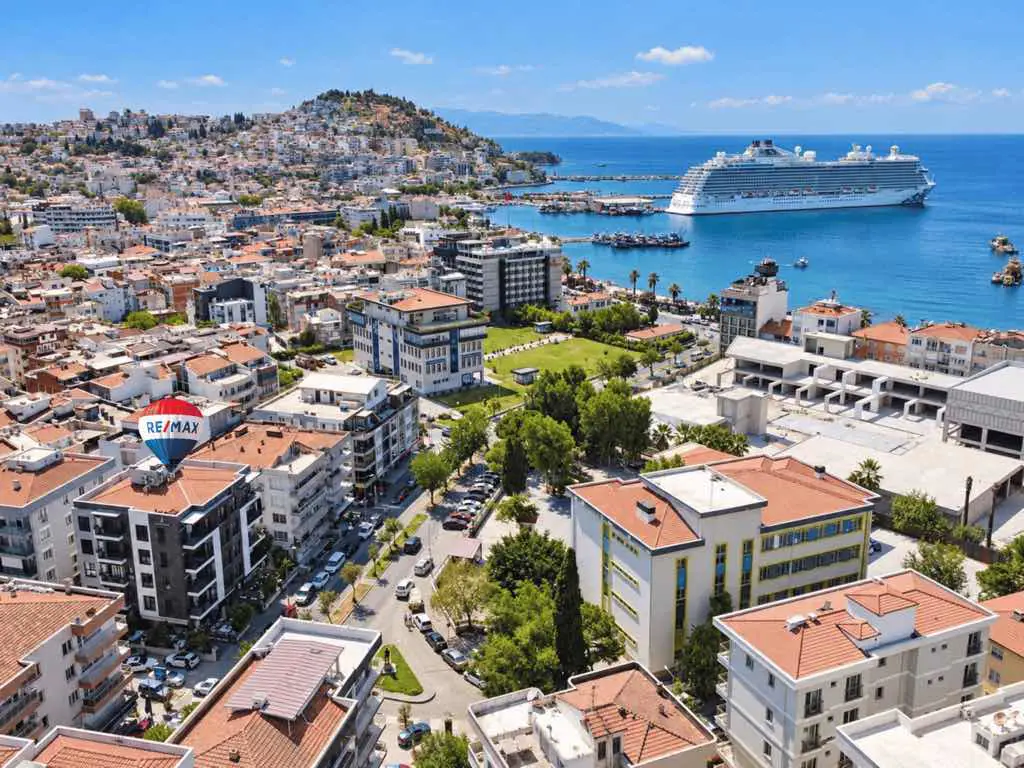 KUŞADASI SATILIK SIFIR DENIZE 100M ARAKAT DAIRE