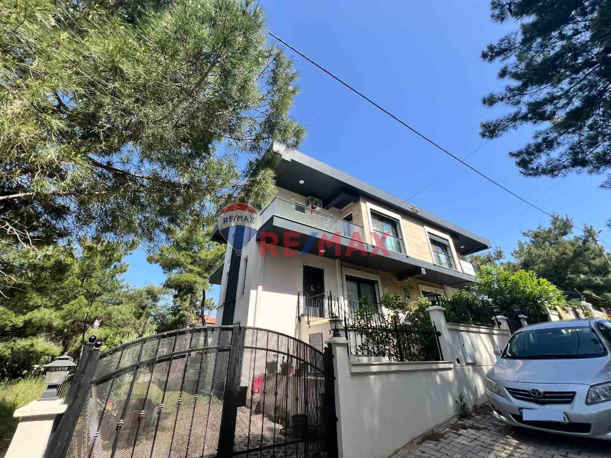 REMAX YELKEN'DEN URLA DA DOĞA İÇERİSİNDE,DOĞALGAZLI,HAVUZLU VİLLA