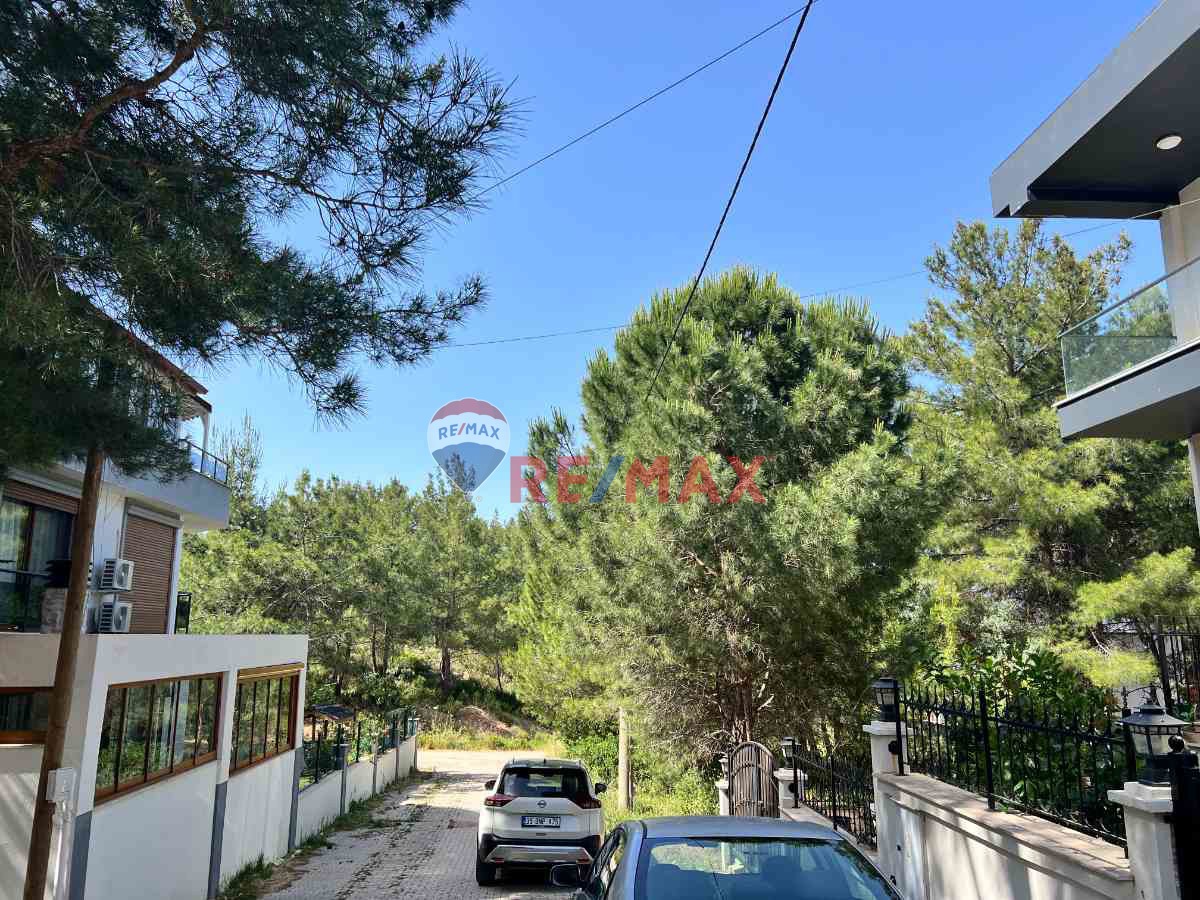 REMAX YELKEN'DEN URLA DA DOĞA İÇERİSİNDE,DOĞALGAZLI,HAVUZLU VİLLA