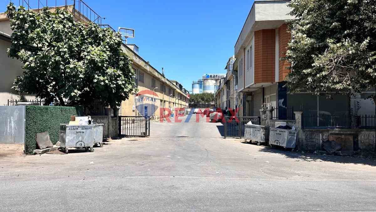 DUDULLU OSB E-6 YANYOLDA AĞSAN SİTESİNDE 600 M2 MÜSTAKİL DÜKKAN