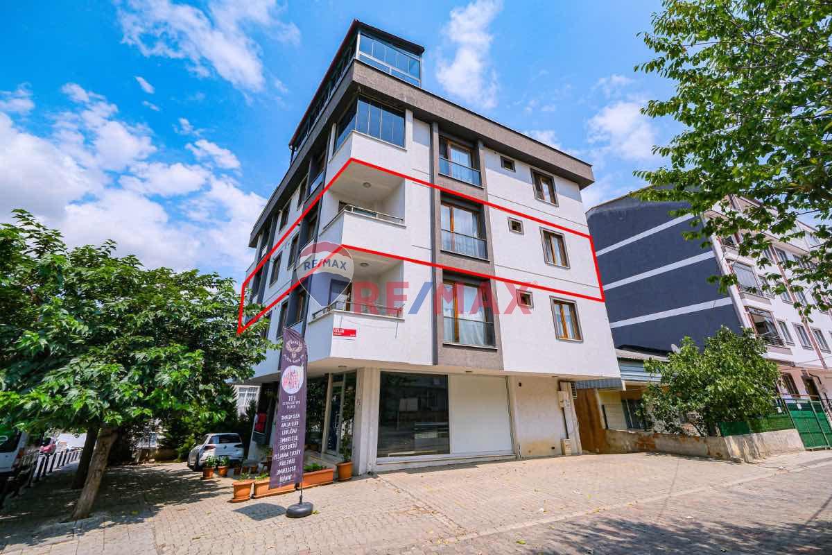 SANCAKTEPE MERKEZİ KONUM GENÇ BİNADA SATILIK 2+1 ARAKAT DAİRE