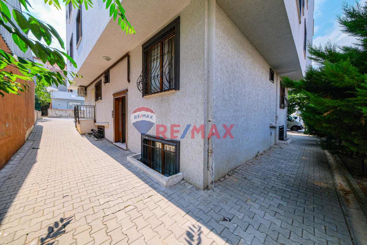 SANCAKTEPE MERKEZİ KONUM GENÇ BİNADA SATILIK 2+1 ARAKAT DAİRE