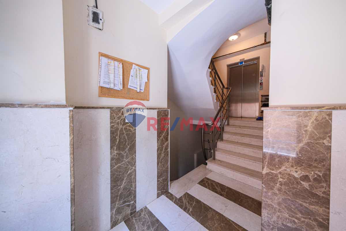SANCAKTEPE MERKEZİ KONUM GENÇ BİNADA SATILIK 2+1 ARAKAT DAİRE