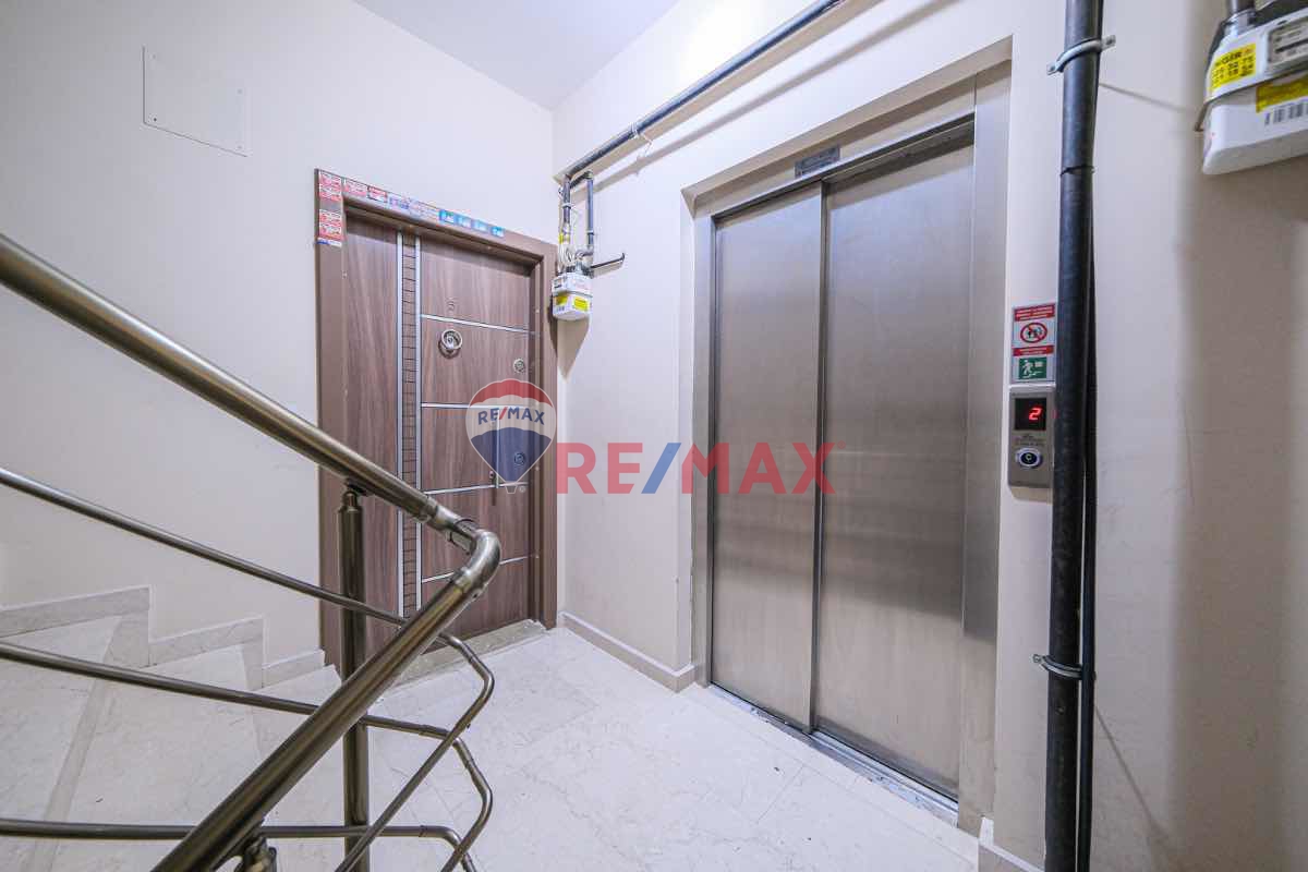 SANCAKTEPE MERKEZİ KONUM GENÇ BİNADA SATILIK 2+1 ARAKAT DAİRE