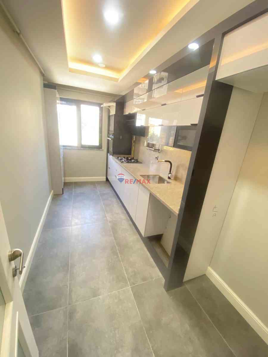 KARTAL KARLIKTEPE MH DE EBEVEYN BANYOLU GENİŞ KİRALIK 2+1 DAİRE