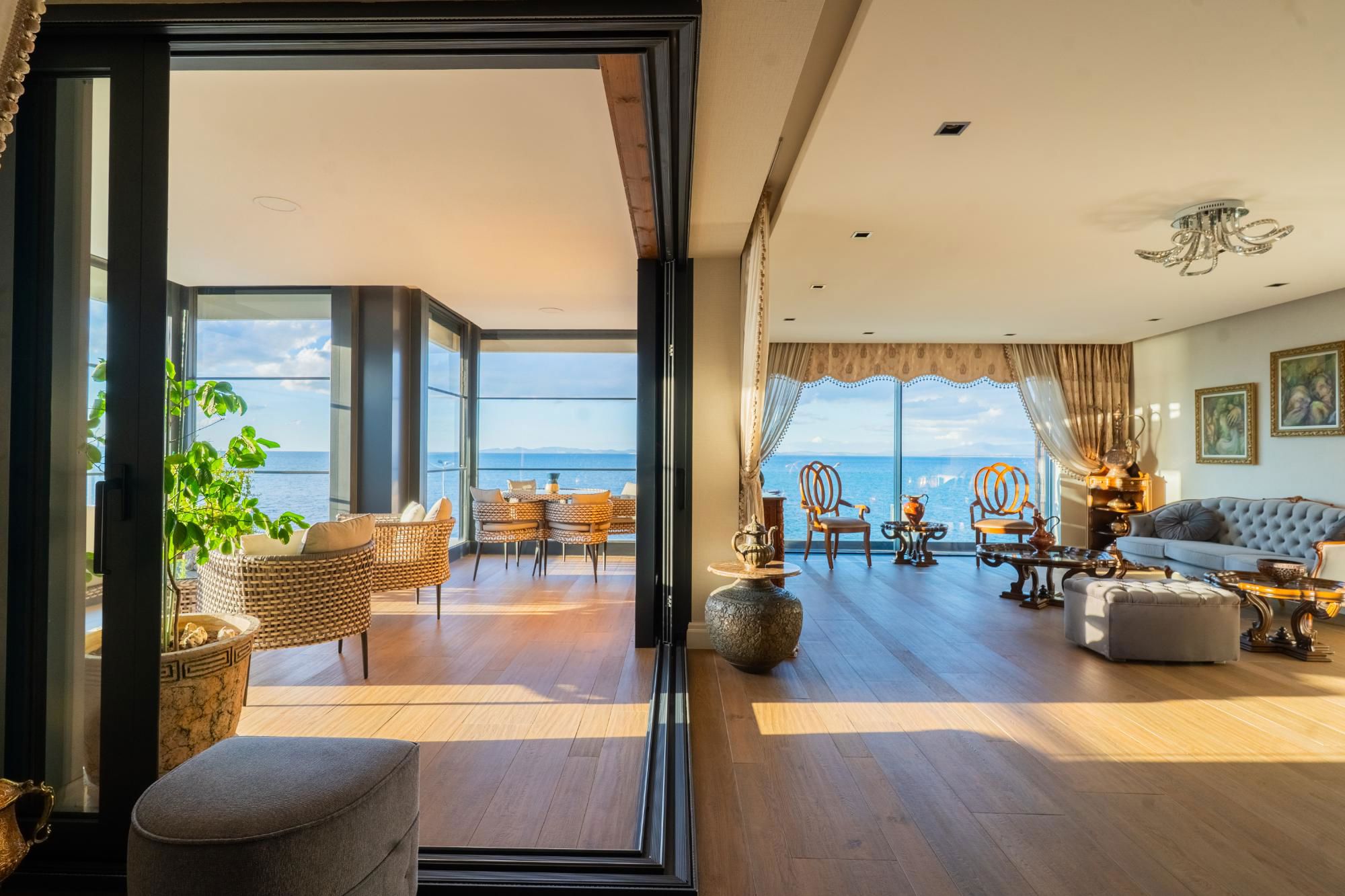 MAVI YAKA ÇIÇEK EVLER'DE DENIZE SIFIR ÖZEL DUBLEKS YALI DAIRESI