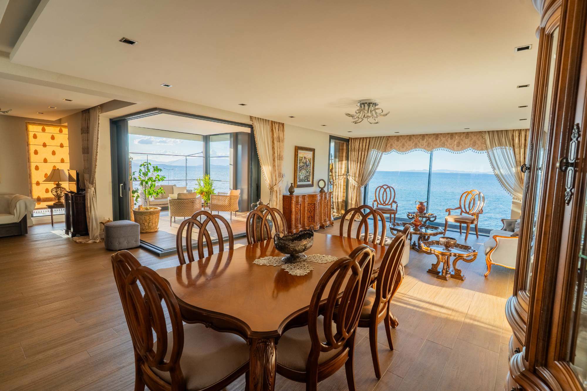 MAVI YAKA ÇIÇEK EVLER'DE DENIZE SIFIR ÖZEL DUBLEKS YALI DAIRESI