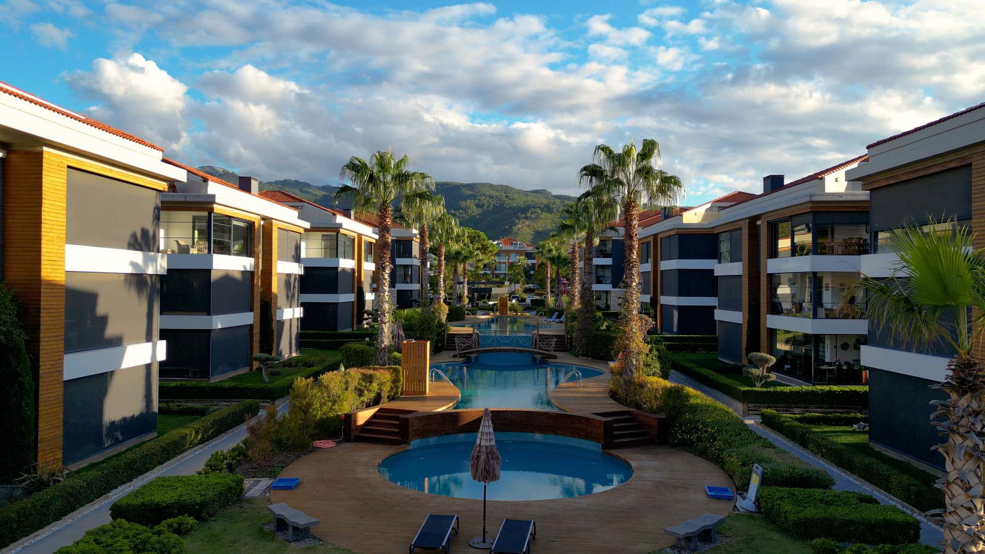 MAVI YAKA ÇIÇEK EVLER'DE DENIZE SIFIR ÖZEL DUBLEKS YALI DAIRESI