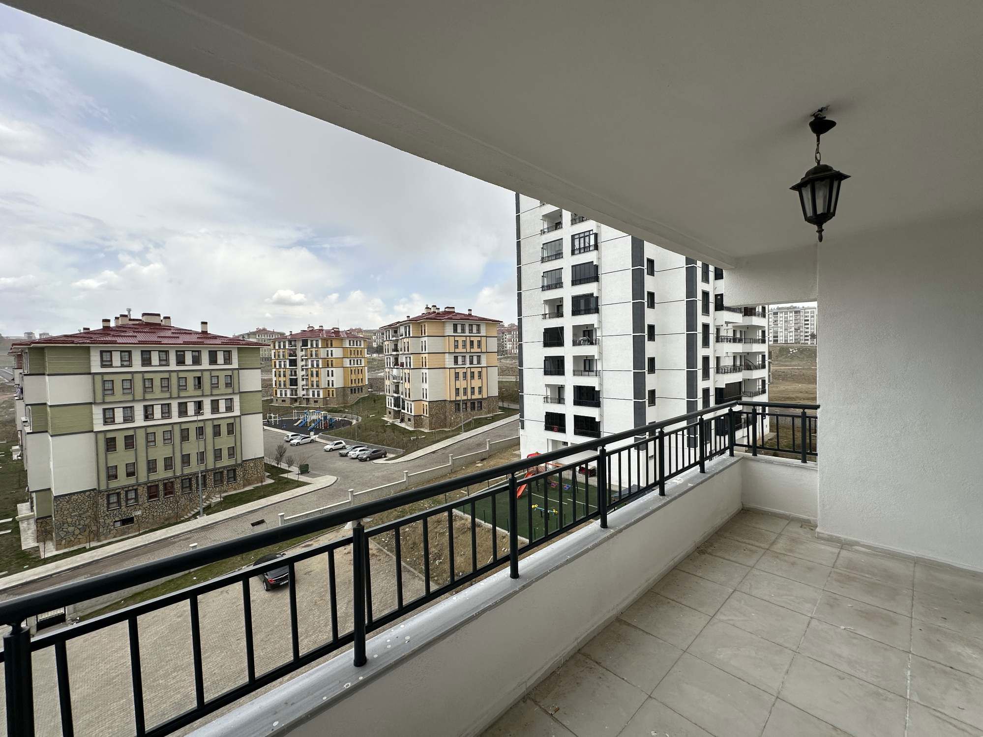 REMAX CENTRAL'DAN TUZLUGÖL MAH.'DE 3+1 SIFIR LÜX ARAKAT DAİRE