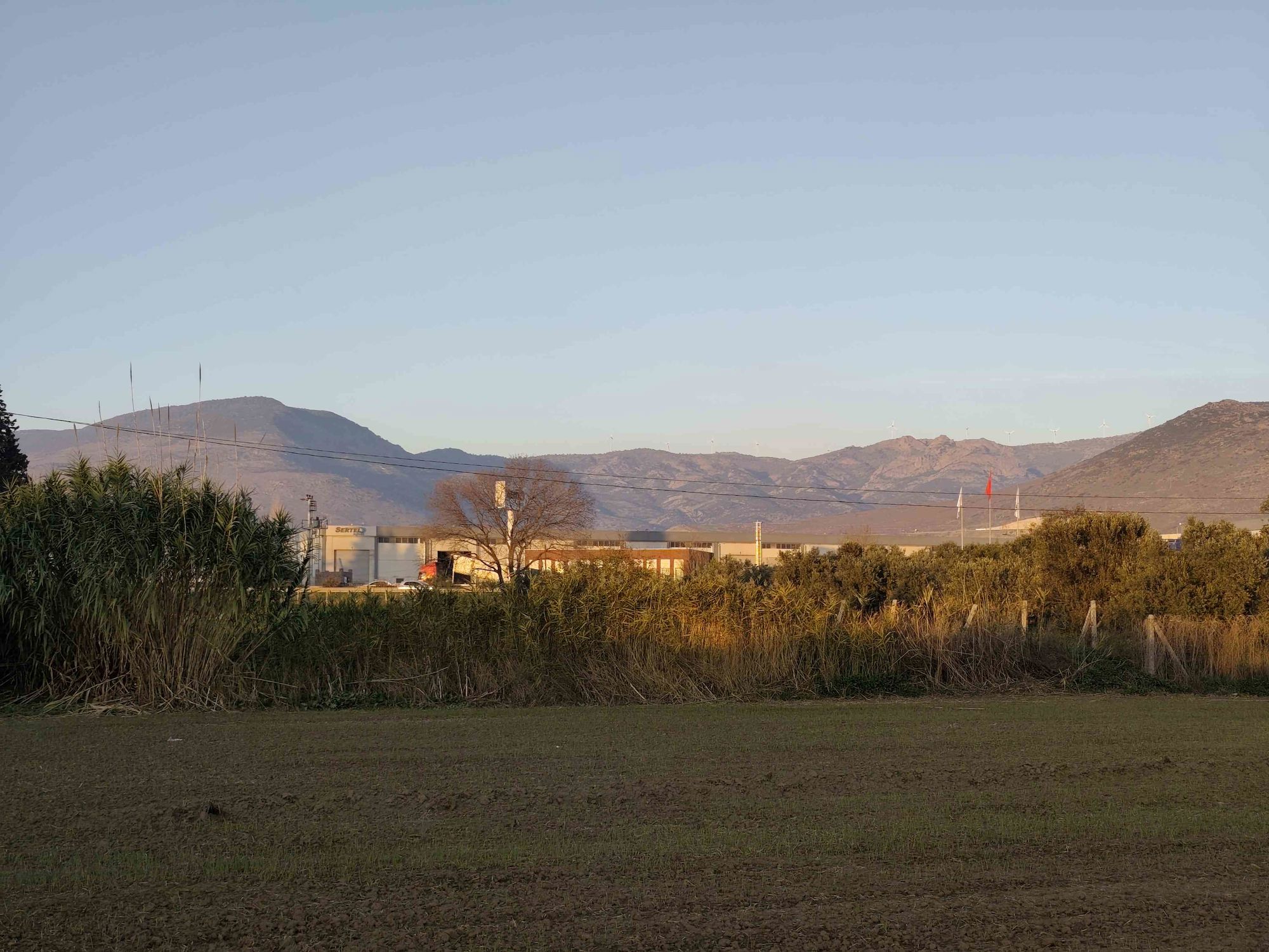 MENEMEN NOVADA AVM KARŞISI SATILIK 1541 M2 FIRSAT KONUMDA TARLA