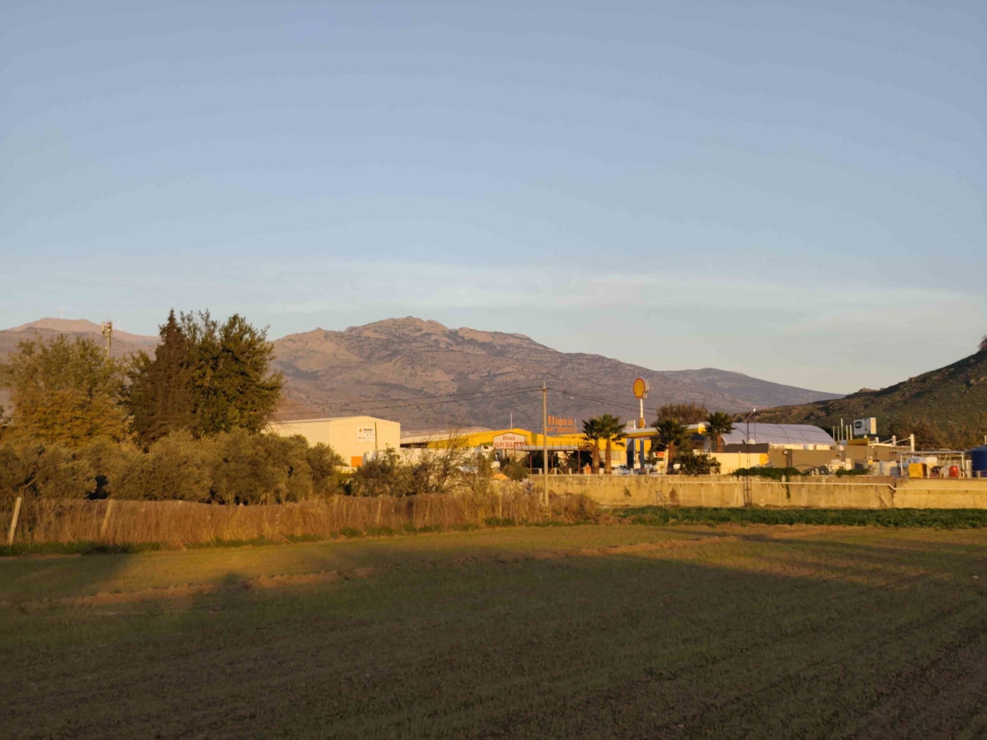 MENEMEN NOVADA AVM KARŞISI SATILIK 1541 M2 FIRSAT KONUMDA TARLA