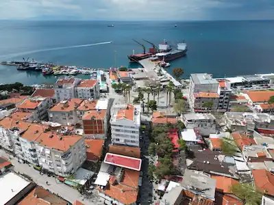 ÇARŞININ KALBINDE SATILIK 3+1 SIRADAN DEGİL TARIHI ATMOSFERI ILE AYRICALIKLI BIR YAPI