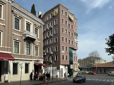 BEŞIKTAŞ’TA BOĞAZ MANZARALI, PRESTIJLI KONUMDA, 140 M² FULL DONANIMLI EŞYALI KIRALIK OFIS