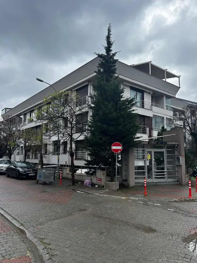 KÜÇÜKYALI SAHIL BANDINDA KIRALIK DUBLEKS