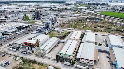 ALTINOVA SİNAN MAHALLESİNDE 4650 M² 3 BÖLÜM KİRALIK DEPO